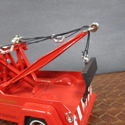 First Gear Tow Truck Texaco & ERTL 1931 Hawkeye Wrecker Bank "Wayne Towing" 1/34