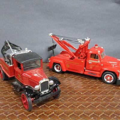 First Gear Tow Truck Texaco & ERTL 1931 Hawkeye Wrecker Bank "Wayne Towing" 1/34