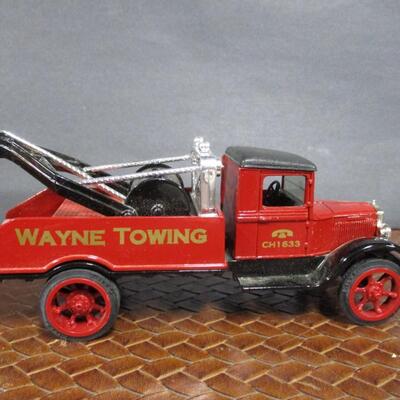 First Gear Tow Truck Texaco & ERTL 1931 Hawkeye Wrecker Bank "Wayne Towing" 1/34