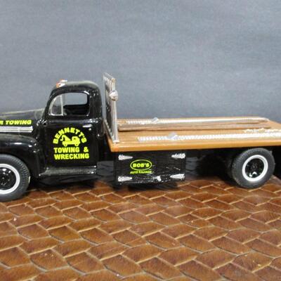 Jada 1952 Chevy COE Flatbed  1/32 & 1951 Ford Truck