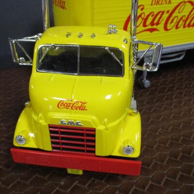 Coca Cola Coke 1950 Style Cab and Trailer Bank 1:43 Truck Semi Tractor