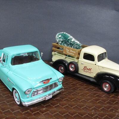 Ertl 1940 Ford Pick Up & 1955 Chevrolet Pick Up