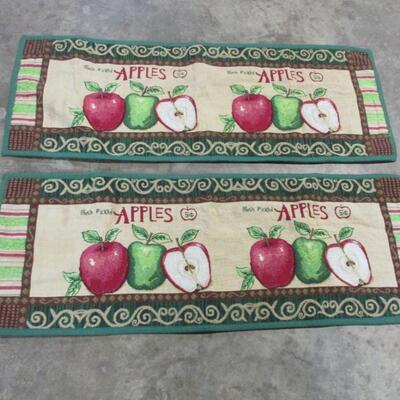 Apples & Apples Table Runner