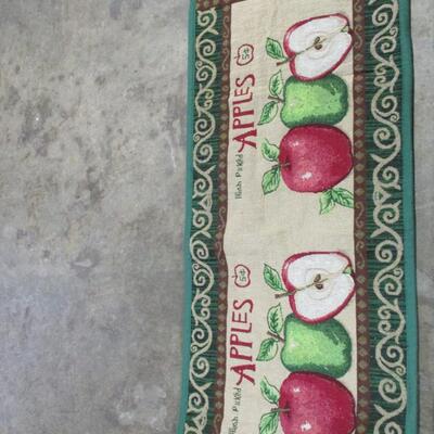 Apples & Apples Table Runner