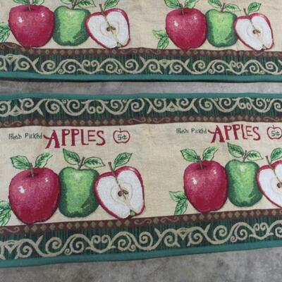 Apples & Apples Table Runner