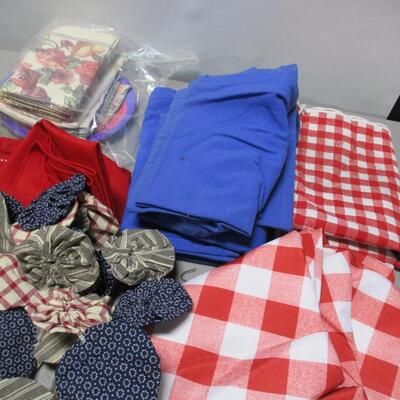 Vintage Fabric - Pot Holders & Table Cloths