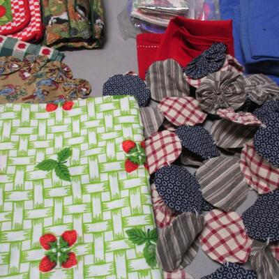 Vintage Fabric - Pot Holders & Table Cloths