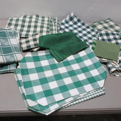 Vintage Fabric - Pot Holders & Table Cloths