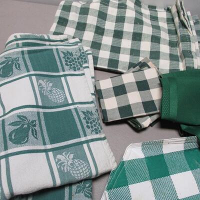 Vintage Fabric - Pot Holders & Table Cloths