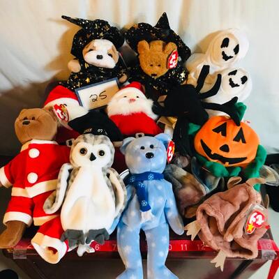 Flat of Holiday Beanie Babies