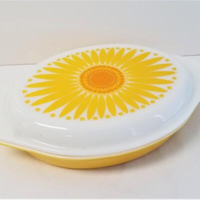 Lot #81  Vintage PYREX divided dish