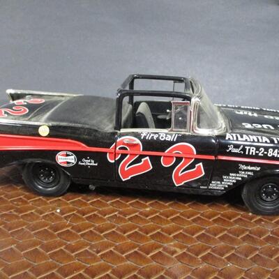 1957 Chevy Bel Air Fireball 22 1/18 Scale - Ford Thunderbird