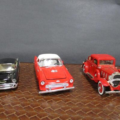 1957 Chevrolet Bel Air 1/40 - 1932 Chevy Confederate 1/32 -