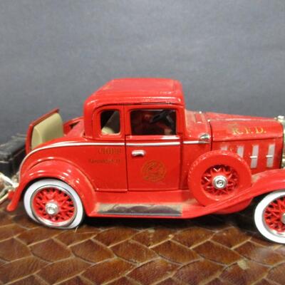 1957 Chevrolet Bel Air 1/40 - 1932 Chevy Confederate 1/32 -