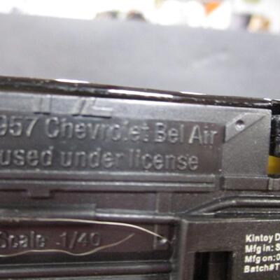 1957 Chevrolet Bel Air 1/40 - 1932 Chevy Confederate 1/32 -