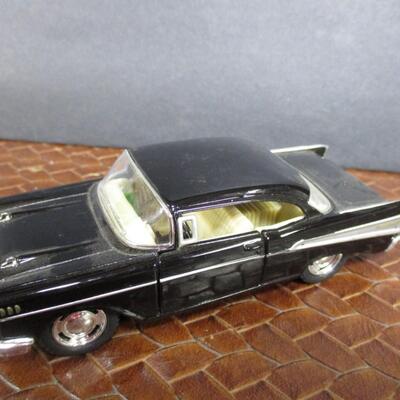 1957 Chevrolet Bel Air 1/40 - 1932 Chevy Confederate 1/32 -
