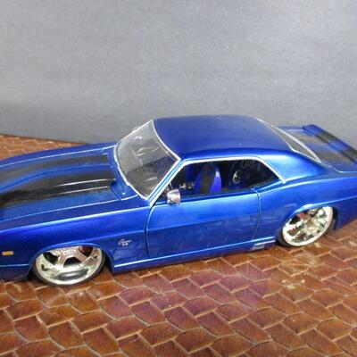 1969 Chevy Camaro Scale 1/14 - 1970 Mustang Scale 1/18