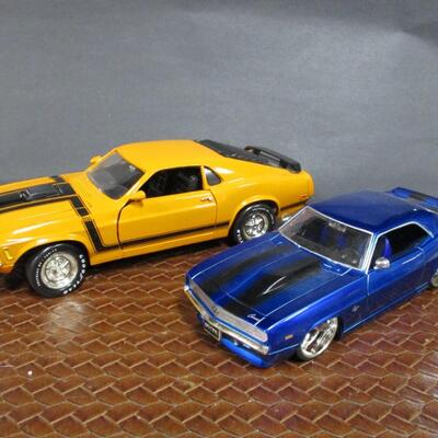 1969 Chevy Camaro Scale 1/14 - 1970 Mustang Scale 1/18