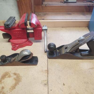 Vise & 2 Hand Planers