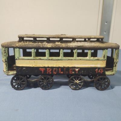Cast Iron Tractor & Trolley