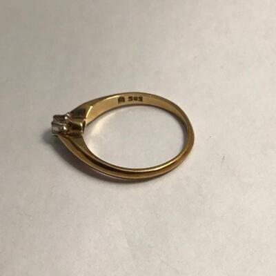 A Group of 4 14KT Gold Pieces of Jewelry