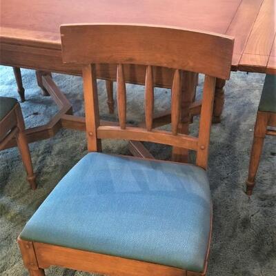 Lot #106  Vintage Oak Dining Room Table and Six Chairs