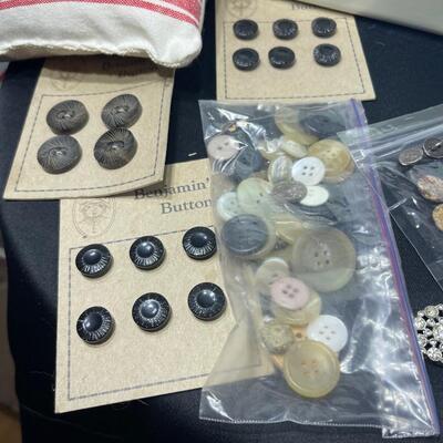 Button Lot