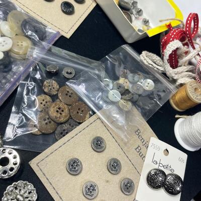Button Lot