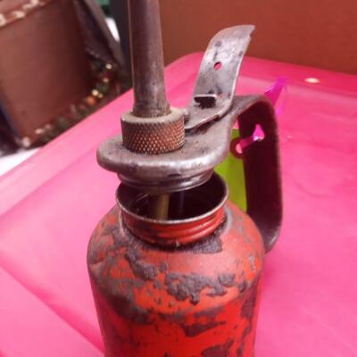 Vintage oiler can
