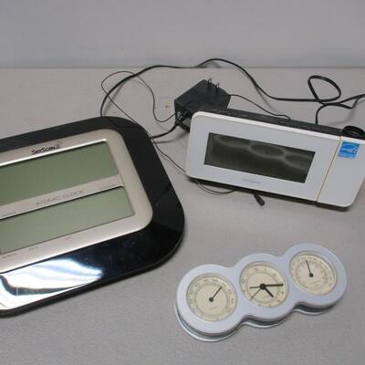 Clocks - Atomic Clock - Temperature/Humidity/Time