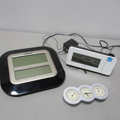 Clocks - Atomic Clock - Temperature/Humidity/Time