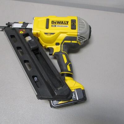 Dewalt DCN692B 20V MAX Brushless Cordless Li-Ion Framing Nail Gun