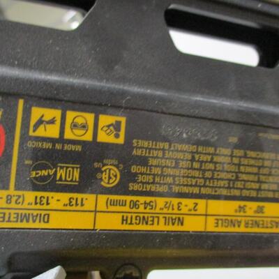 Dewalt DCN692B 20V MAX Brushless Cordless Li-Ion Framing Nail Gun