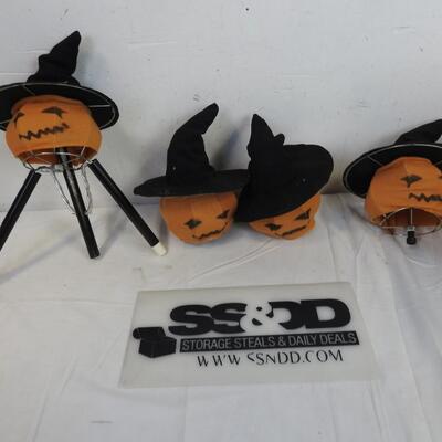 4 Wire Pumpkin Witch Heads, w/ Mount Stands, Assembly Required - Good Condition