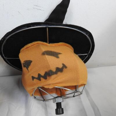 4 Wire Pumpkin Witch Heads, w/ Mount Stands, Assembly Required - Good Condition