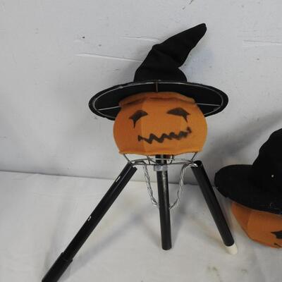 4 Wire Pumpkin Witch Heads, w/ Mount Stands, Assembly Required - Good Condition