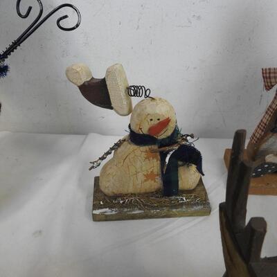 Christmas DÃ©cor Lot: Mistletoe Candle, Snowman Wooden Signs, Reindeer Figurines