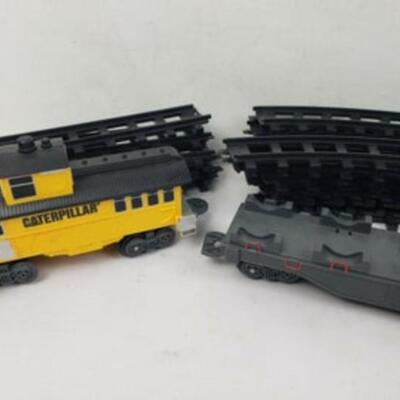 Caterpillar CAT Construction Express Toy Train Track, 18 Tracks + 2 Cars - Used