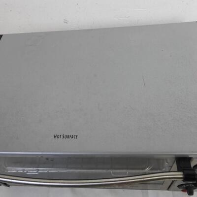 Hamilton Beach Toaster Oven, Turns On, Good Condition, Black & Silver Colors