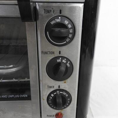 Hamilton Beach Toaster Oven, Turns On, Good Condition, Black & Silver Colors