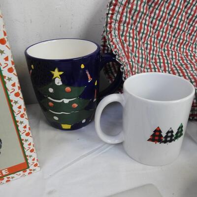 17 pc Holiday: Mugs, Ceramic, Santa Mugs, Snowman Ceramic Jar