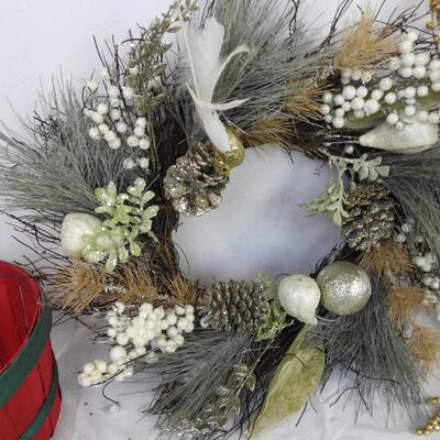 6 pc Holiday Decor: 3 Baskets, Wreath, Joy Wall Decor