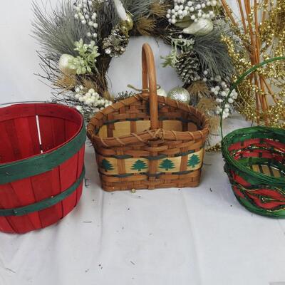 6 pc Holiday Decor: 3 Baskets, Wreath, Joy Wall Decor