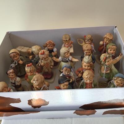 Lot 20 Hummel Club Figures & 1 Personalized Figure 12 Boxes