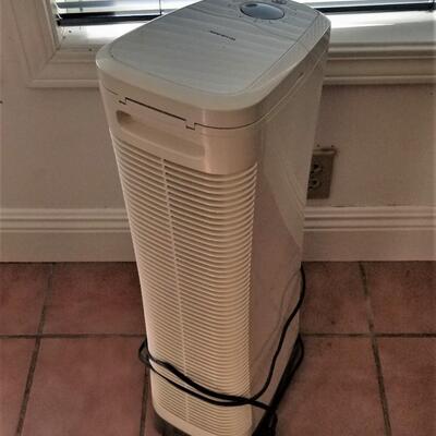 Lot #123 Brookstone Air Purifier