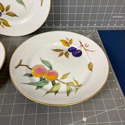 3 Evesham Dinner Plates Made in England EVESHAM Royal Worchester Fine Porcelain 
