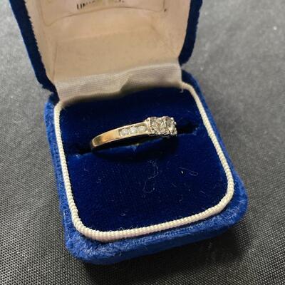 10k Gold Antique Ring with 3 Diamonds Size 8