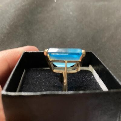 Large Blue Topaz 14k Gold Ring Size 6 with 1/2â€ x 3/4â€ Stone
