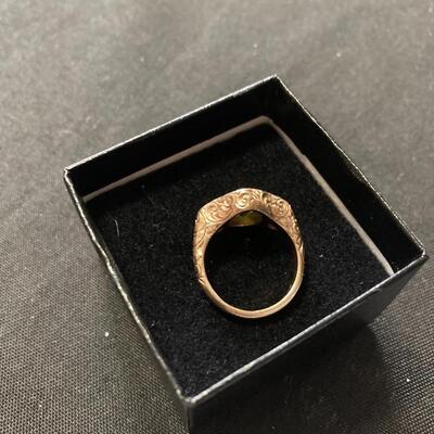 10k Antique Gold Ring with Emerald Green Stone Size 4.5