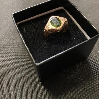 10k Antique Gold Ring with Emerald Green Stone Size 4.5